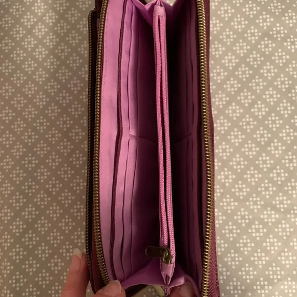 NWOT RFID Blocking Travelon Dark Plum Wallet Clutch Never Used - Picture 3 of 4